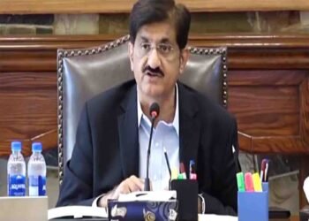 "وزیراعلیٰ سندھ مراد علی شاہ حیدرآباد میں بارش کے بعد میڈیا سے گفتگو کرتے ہوئے"