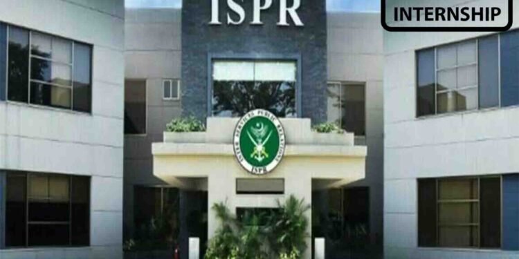 آئی ایس پی آر سمر انٹرن شپ 2025 میں شریک طلباء گروپ سرگرمیوں میں حصہ لیتے ہوئے