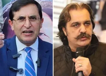 "پی ٹی آئی قیادت علی امین گنڈاپور اور بیرسٹر گوہر کی سربراہی میں لاہور میں احتجاجی مشاورت کرتے ہوئے"