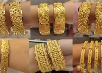 پاکستانی صرافہ مارکیٹ میں سونے کی نئی کم قیمت کا اعلان بورڈ پر آویزاں