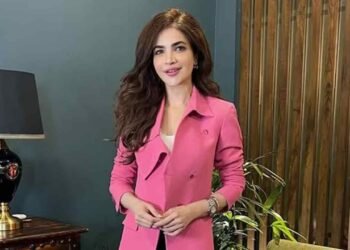 "اداکارہ حمیرا اصغر کی موت کے بعد پولیس افسران جائے وقوعہ پر تحقیقات کرتے ہوئے"