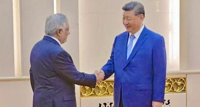 اسحاق ڈار اور چینی صدر شی جن پنگ کی بیجنگ میں ملاقات کا منظر