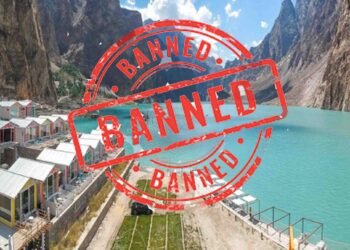 "شمالی پاکستان کی جھیل کے کنارے موجود ہوٹل اور قدرتی خوبصورتی"