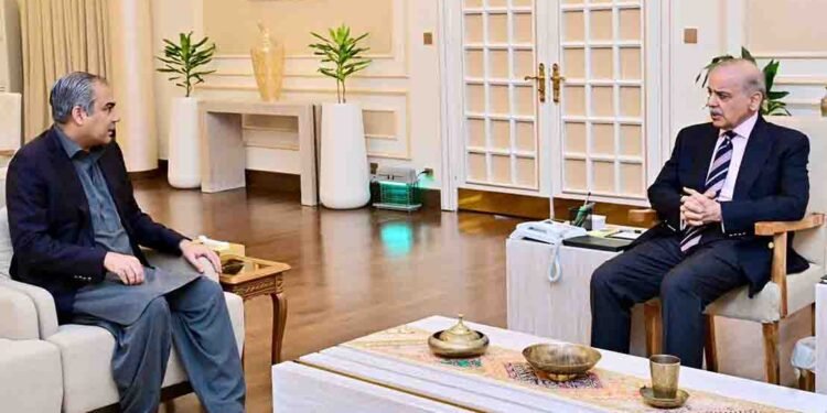 وزیراعظم شہباز شریف اور محسن نقوی کی ملاقات کا منظر