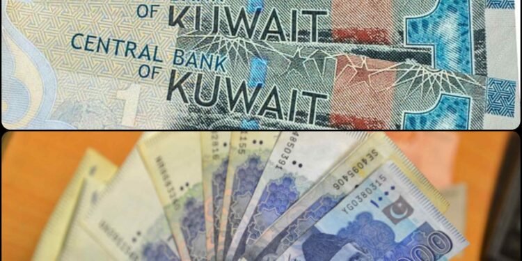 کویتی دینار اور پاکستانی روپے کے نوٹ ایک ساتھ میز پر رکھے ہوئے