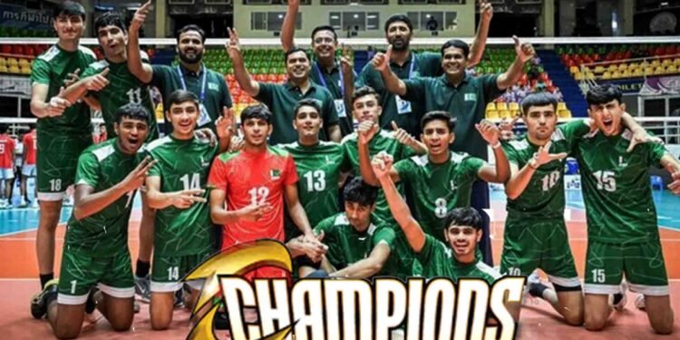 پاکستان انڈر 16 والی بال ٹیم ایشین چیمپئن شپ جیتنے کے بعد فتح کا جشن مناتے ہوئے