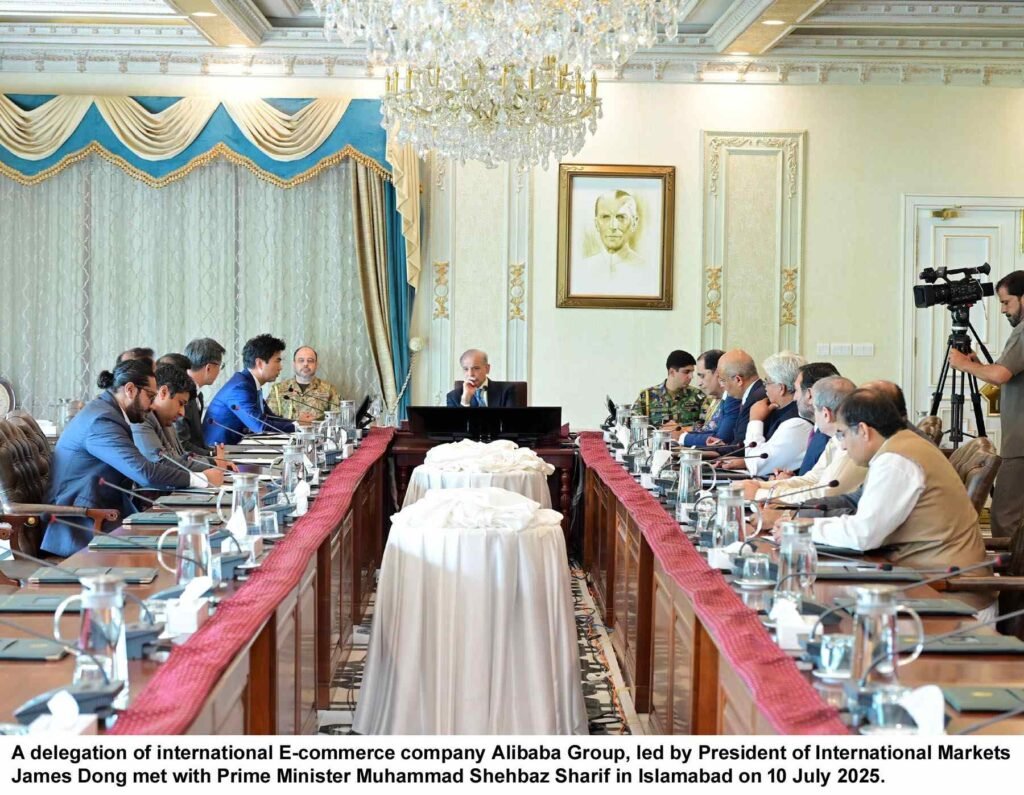 وزیراعظم شہباز شریف علی بابا کے وفد سے ملاقات کرتے ہوئے