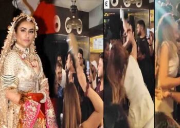 اداکارہ روچی گجر فلم پروڈیوسر کو چپل مار رہی ہیں