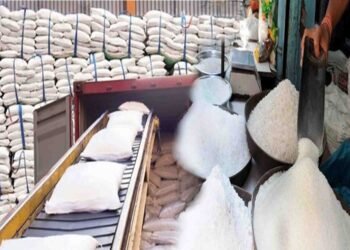 پاکستان میں چینی بحران، شہری قطاروں میں چینی کے انتظار میں