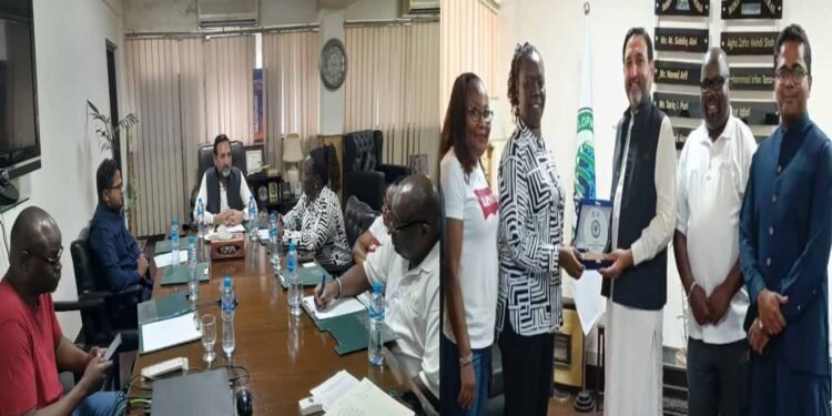 ‫کینیا کا وفد TDAP چیف ایگزیکٹو سے ملاقات کرتا ہوا‬