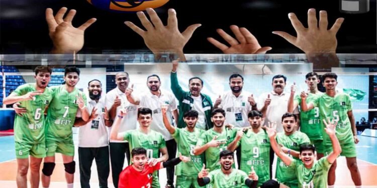 پاکستان انڈر 19 والی بال ٹیم کا عالمی چیمپئن شپ میں میچ کے دوران ایکشن میں نظر آنا