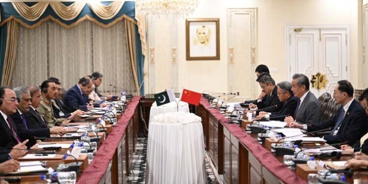 "چینی وزیر خارجہ وانگ یی اور پاکستانی حکام کی اسلام آباد میں اعلیٰ سطح ملاقات"