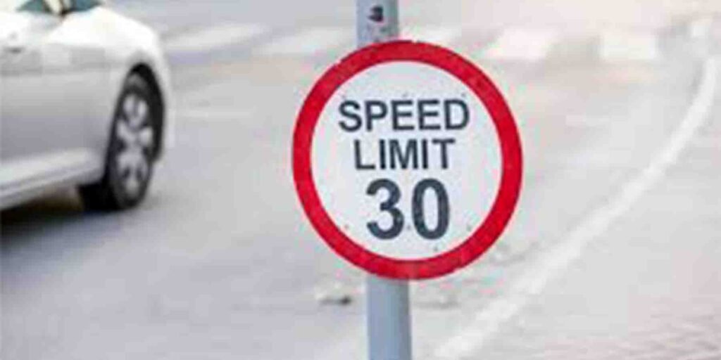 ابوظہبی ٹریفک قوانین کے تحت ڈرائیوروں کے لیے نئی ہدایات اور جرمانے