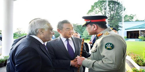 فیلڈ مارشل سید عاصم منیر اور چین کے وزیر خارجہ وانگ ژی کی ملاقات —پاک چین اسٹریٹجک شراکت داری پر گفتگو