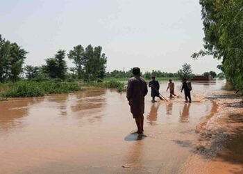 سیلاب 2025: ملتان میں پانی سے ڈوبے دیہات اور متاثرہ شہری