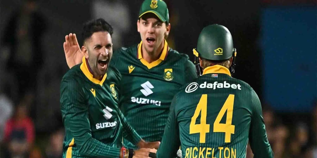 کیشو مہاراج آئی سی سی ون ڈے رینکنگ میں نمبر ون بولر بن گئے، جبکہ شبمان گل بلے بازوں کی فہرست میں پہلے نمبر پر ہیں۔