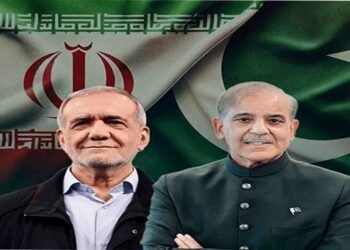 ایرانی صدر مسعود پزشکیان پاکستان کے سرکاری دورے پر لاہور ایئرپورٹ پر استقبال کے دوران