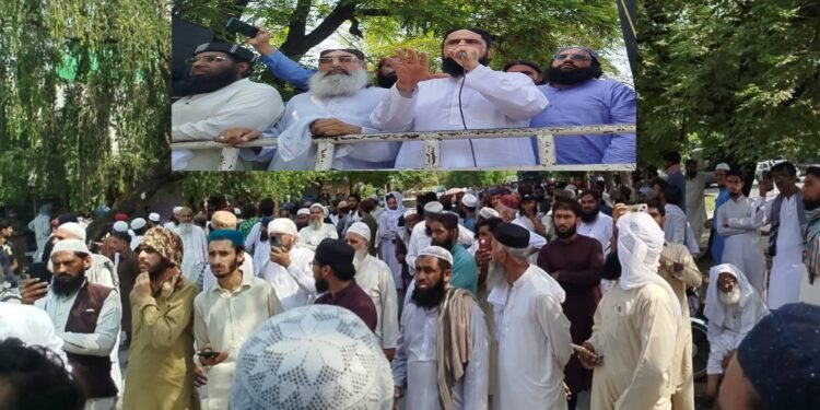اسلام آباد میں مسجدِ مدنی کے انہدام پر ہونے والے احتجاج کا منظر