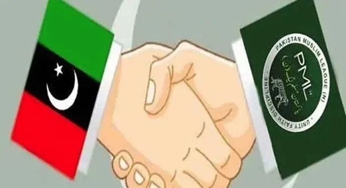 پاکستان پیپلز پارٹی اور مسلم لیگ ن کے رہنما ضمنی انتخابات میں اتحاد کا اعلان کرتے ہوئے"