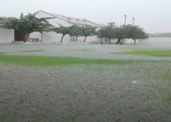 پنجاب میں موسلادھار بارش کے دوران سڑکوں پر پانی جمع