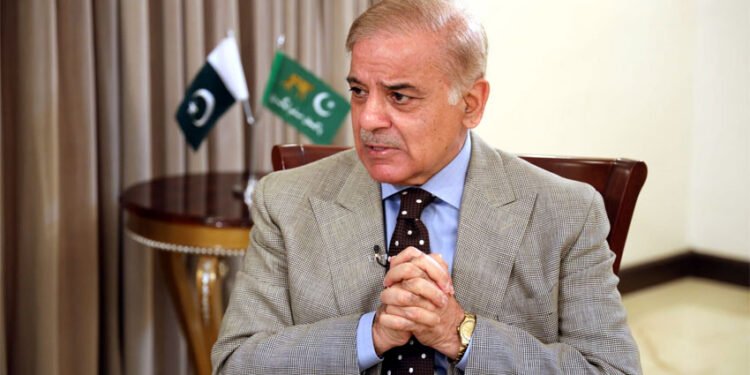 وزیراعظم شہباز شریف سیلاب متاثرین کے لیے امدادی سرگرمیوں کا جائزہ لیتے ہوئے