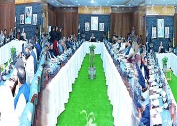 وزیراعظم شہباز شریف گلگت بلتستان کے دورے کے دوران سیلابی صورتحال پر اجلاس کی صدارت کرتے ہوئے