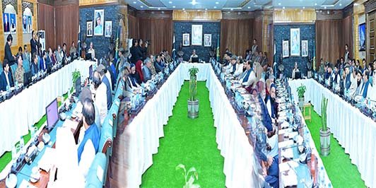 وزیراعظم شہباز شریف گلگت بلتستان کے دورے کے دوران سیلابی صورتحال پر اجلاس کی صدارت کرتے ہوئے