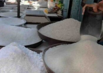 ملک میں چینی کی اوسط قیمت میں اضافے کے بعد شہری مہنگی چینی خریدنے پر مجبور