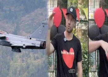 اے بی ڈی ویلیئرز نے رافیل گرادیے کا اشارہ کیا