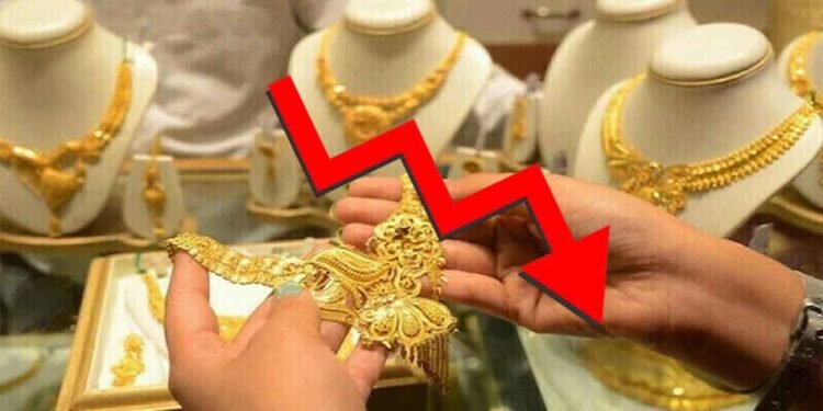 "پاکستان میں سونے کی قیمت فی تولہ 4100 روپے کمی کے بعد 3 لاکھ 84 ہزار"