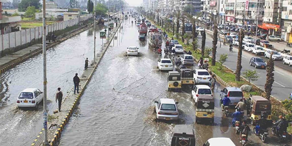 کراچی میں طوفانی بارش