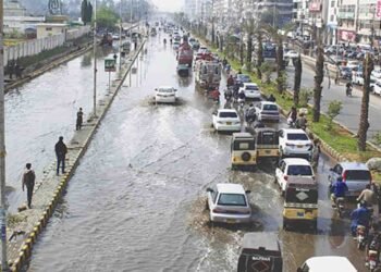 کراچی میں طوفانی بارش