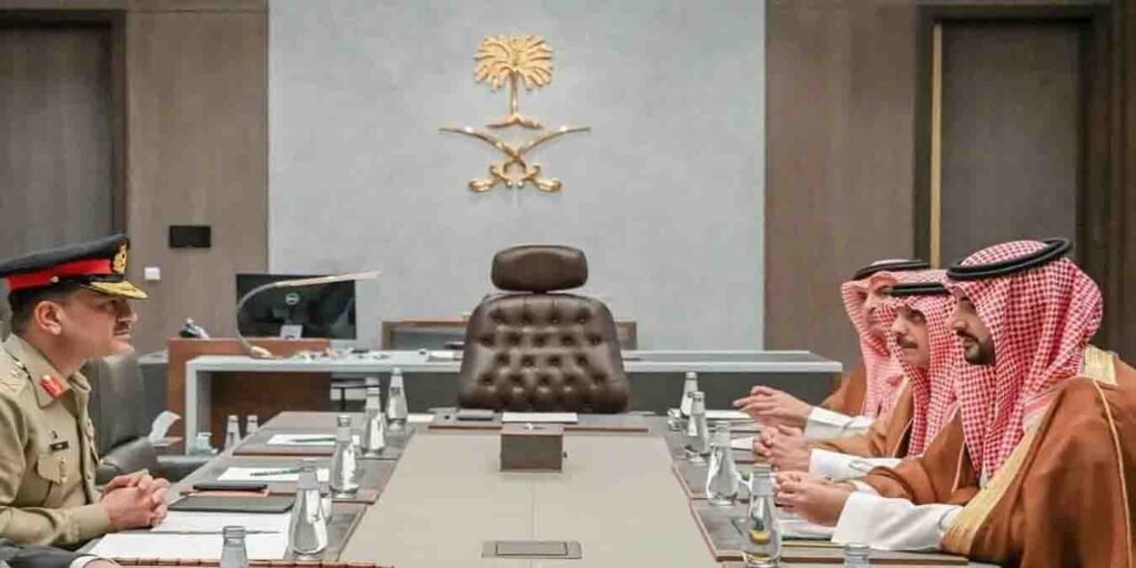 آرمی چیف کا کردار