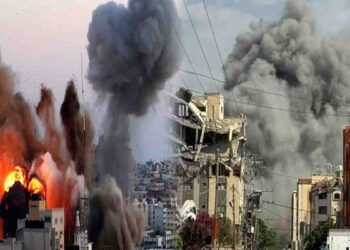 غزہ پر اسرائیلی حملوں کے بعد ملبے تلے دبے فلسطینی خاندان