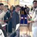 پاکستانی کرکٹر حیدر علی الزامات سے باعزت بری ہونے کے بعد برطانیہ میں عدالت سے باہر آتے ہوئے
