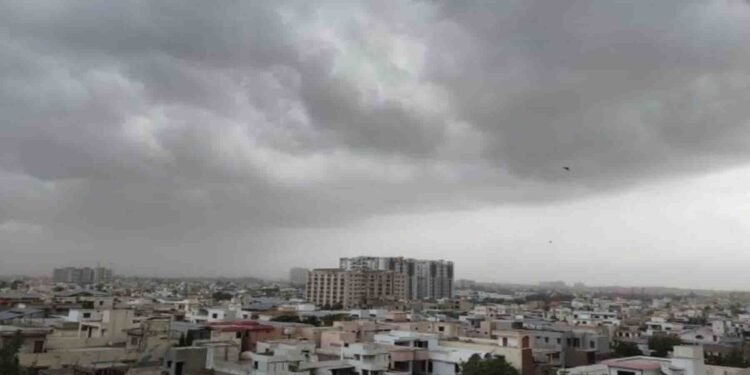 کراچی میں بارش کی پیشگوئی کے ساتھ اربن فلڈنگ اور سیلاب کا خطرہ