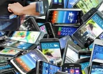 کراچی میں موبائل فونز کی ریکوری کے تحت پولیس اور سی پی ایل سی کے قبضے میں آئے فونز