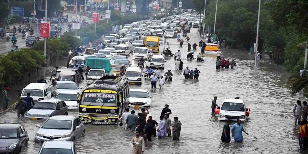 کراچی تھڈو ڈیم اوورفلو سے سیلابی صورتحال اور موٹروے بند