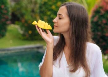 روزانہ آم کھانے کے فوائد: صحت، دل اور ہاضمے کے لیے مفید پھل