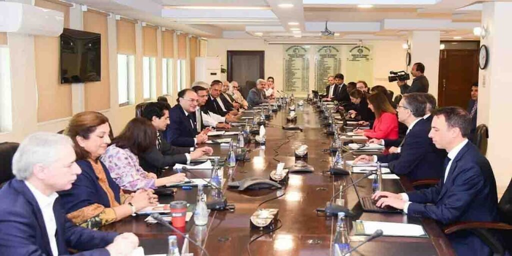 وزیر خزانہ محمد اورنگزیب کی سربراہی میں پاکستان کی اقتصادی ٹیم نے آئی ایم ایف کے جائزہ مشن کے ساتھ تفصیلی ملاقات کی