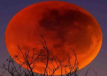 سال 2025 کا دوسرا چاند گرہن بلڈ مون کی صورت میں