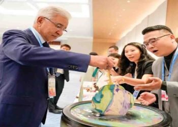 چینی صدر شی جن پھنگ شنگھائی تعاون تنظیم اجلاس سے خطاب کرتے ہوئے