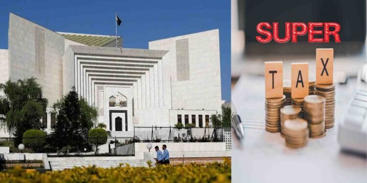 سپریم کورٹ میں سپر ٹیکس کیس کی سماعت کے دوران ججز اور وکلا دلائل دیتے ہوئے
