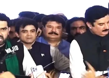 گورنر فیصل کریم کنڈی سے وزیراعلیٰ سہیل آفریدی نے عہدے کا حلف کا حلف لے لیا