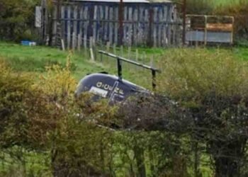 برطانیہ کے شہر ڈونکاسٹر میں ہیلی کاپٹر گر کر تباہ ہونے کے بعد جائے وقوعہ کا منظر