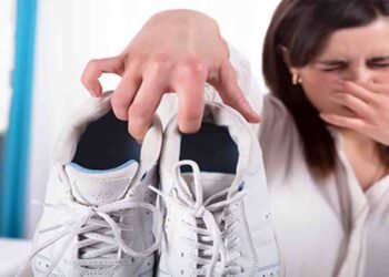 یو وی سی لائٹ سے جوتوں کی بدبو دور کرنے کا حل