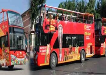 لاہور سے ڈبل ڈیکر بس سروس کے افتتاح کی تصویر