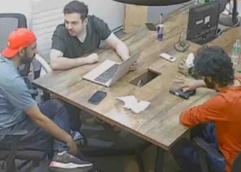 گن پوائنٹ پر بلیک میل