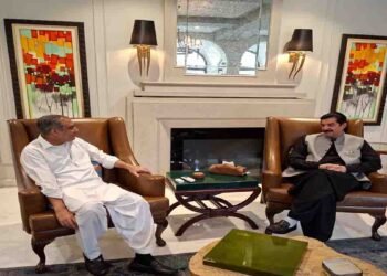 خیبرپختونخوا امن و امان پر وفاقی وزیر و گورنر کا اہم اجلاس