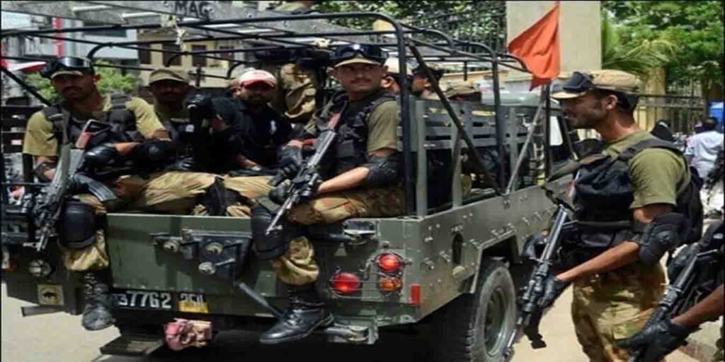 سیکیورٹی فورسز باجوڑ میں بارود سے بھری گاڑی تباہ کر رہی ہیں